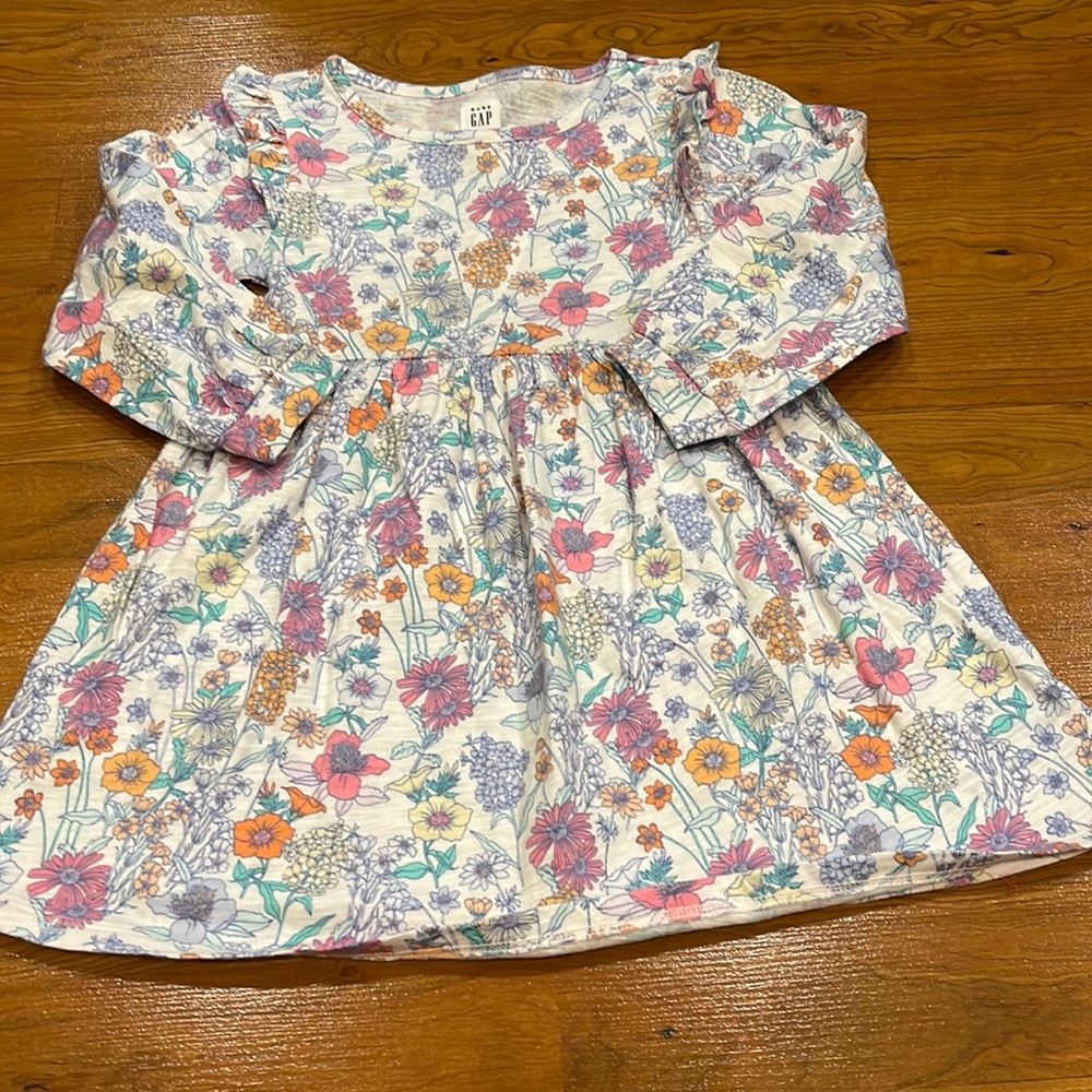 Gap toddler girls all over flower design dress in size 3T.